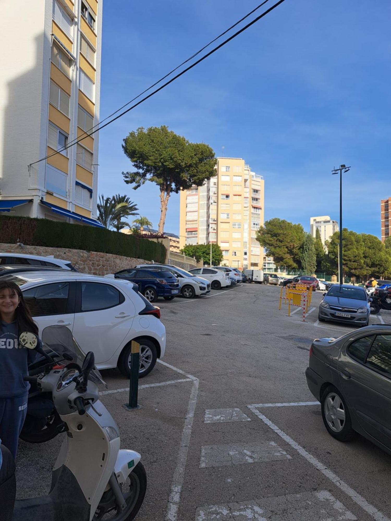 Urbanizacion Condor Benidorm Bilik gambar